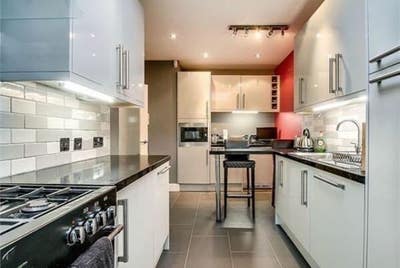 Double bed house in Colindale  Main Photo
