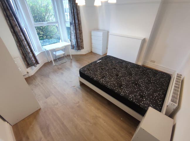Double Room in Arnos Grove - 1 Min Station Main Photo