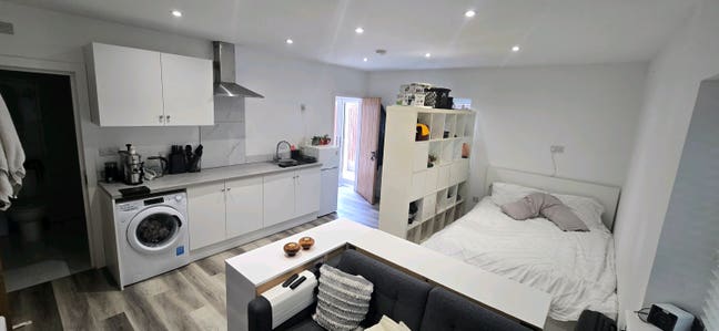 New built studio flat to rent  Main Photo