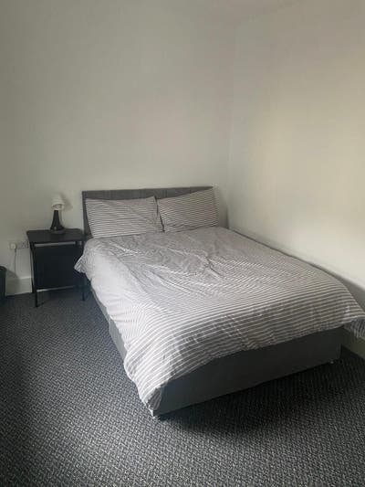 3 Large Bedrooms Ideal For Working Professionals  Main Photo
