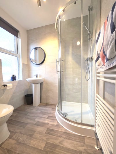 Double En-suite Room in Professional Houseshare Main Photo