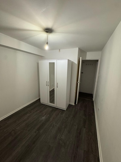 1 bed flat in Burket Close, Hounslow, UB2 Main Photo