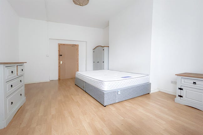 🏡Awesome Room in University Street🏡 Main Photo