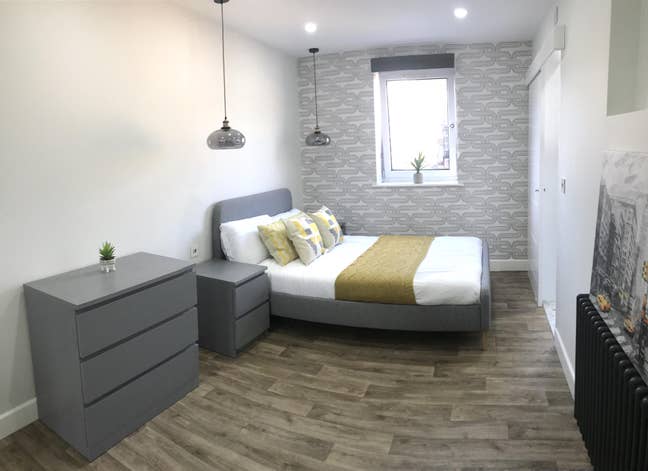 Double En-Suite Room in Town Centre *Inclusive* Main Photo
