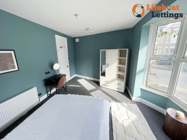 Furnished double bedroom with all bills & WiFi inc Main Photo