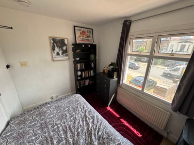 Bright Room in a Friendly Cricklewood House Share Main Photo