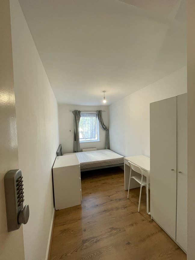 Nice DBL Room-5 min to Devon's Road🚂 - Bills Incl Main Photo