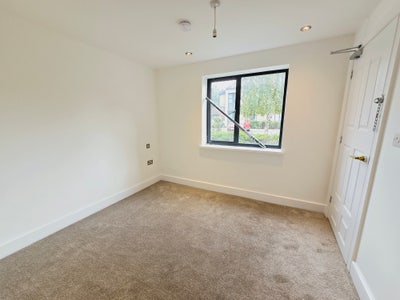 Beautiful room to rent in cricklewood Main Photo