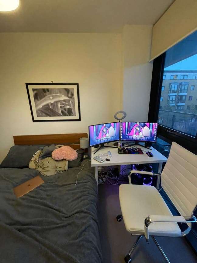 Canary Wharf / Mudchute** Clean and Bright Bedroom Main Photo