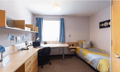 Large Ensuite in Selly Oak Main Photo