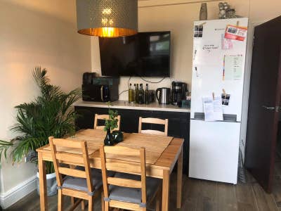 Double Rooms - Newly Refurbished - Mile End Main Photo