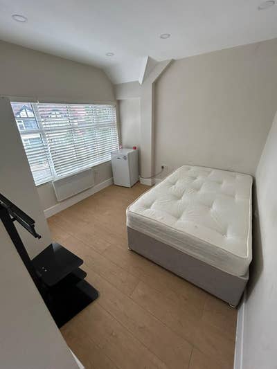 Spacious Studio-Universal Credit Accepted Main Photo
