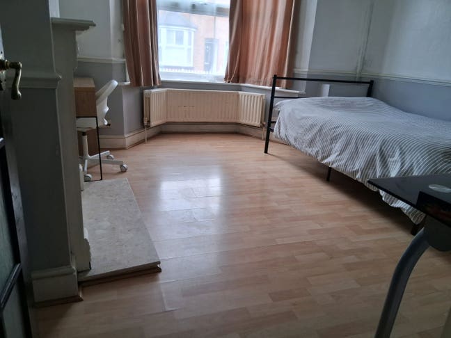 Large Room all inclusive near Sutton High street  Main Photo