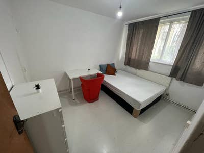 Spacious-Furnished-All Bills Included-Near Station Main Photo