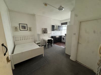 Acton**Self Contained Double Studio Flat**Wi-Fi  Main Photo