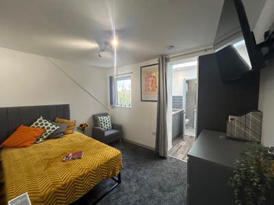 Large  luxury  ensuite rooms & Kitchenette in  CV1 Main Photo