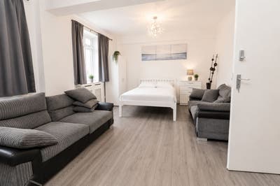 ✨ 3 Bright Rooms Available in Swiss Cottage  Main Photo