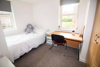 New Flatmate needed for a 2 bed, 2 bathroom!! Main Photo