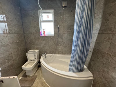 Double bed room available near barking station  Main Photo
