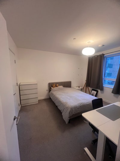 Bright Double En-Suite Room Available Main Photo
