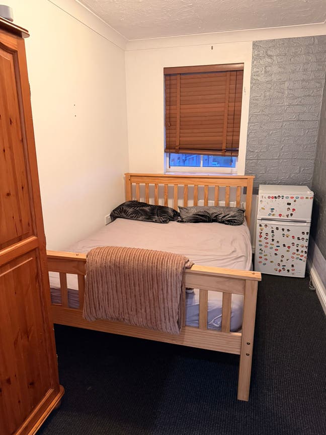 Spacious Double Room Available Main Photo