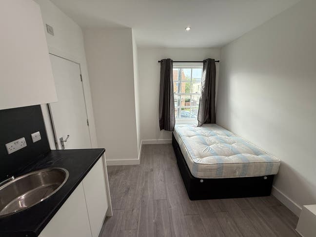 DSS - Studio Flat Available in Rayners Lane HA2 Main Photo