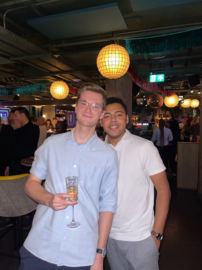 Couple looking for en-suite room in a social house Main Photo