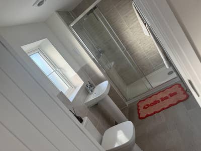     Spacious Room in Clean 4 Bed Detached House Main Photo