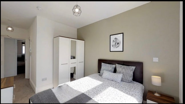🏡 Double Room Available Strood – Flexible move in Main Photo