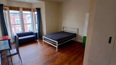 ST6. Extremely Large Double + Ensuite + Sofa + TV Main Photo