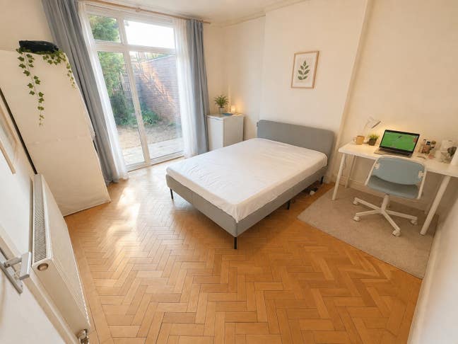 Cosy Room with Private Garden - No Deposit Main Photo