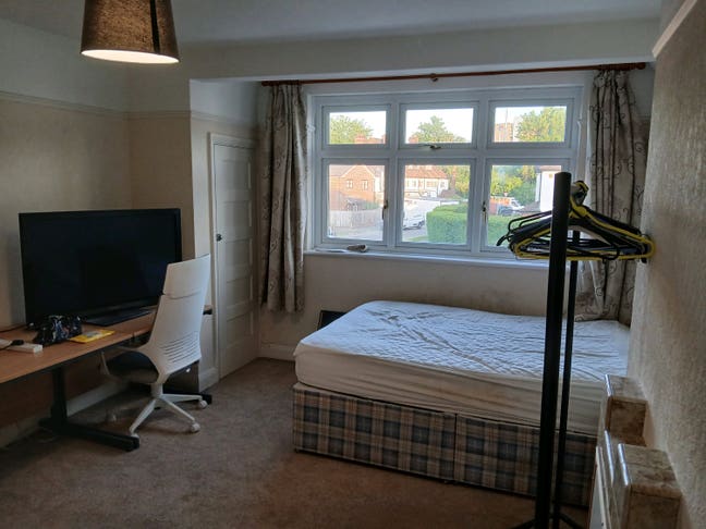 Epsom double room to let Main Photo