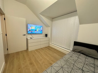Modern Double Room – Bills Included Main Photo