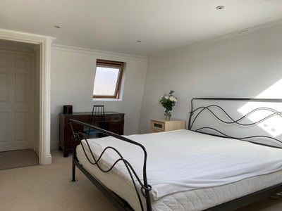 Lovely en-suite room in a gorgeous Fulham house Main Photo