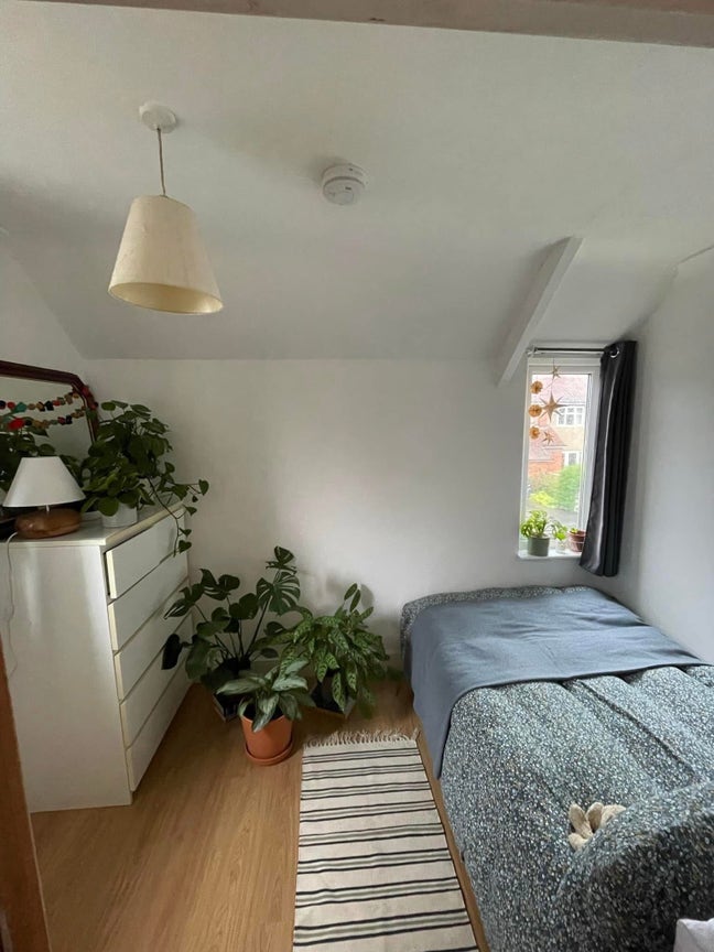 Cozy double room available from end of June Main Photo