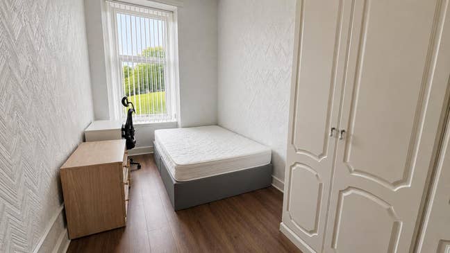 Large rooms, quick to city centre + Unis Main Photo
