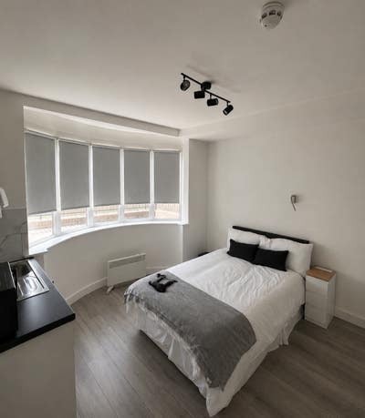 Ensuite- Double Room Private Bathroom in Harrow! Main Photo