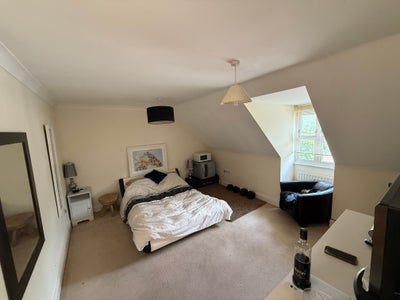 Super Large double bedroom ensuite in priv estate Main Photo