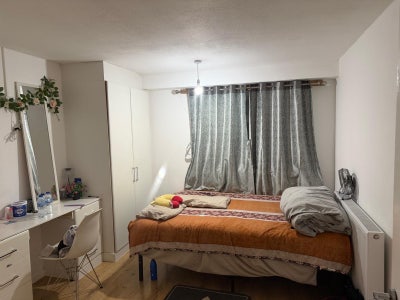 For rent in Hainault  Main Photo