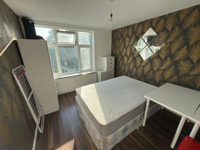 Single & Doible Room near Mile End station  Main Photo