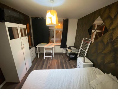 Single & Doible Room near Mile End station  Main Photo