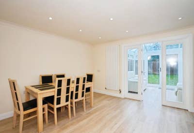 🏡 Stunning, Fully Renovated 4-Bed House Main Photo