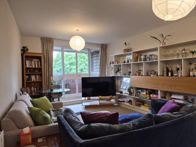 Double room in lovely 3-bed flat overlooking Heath Main Photo