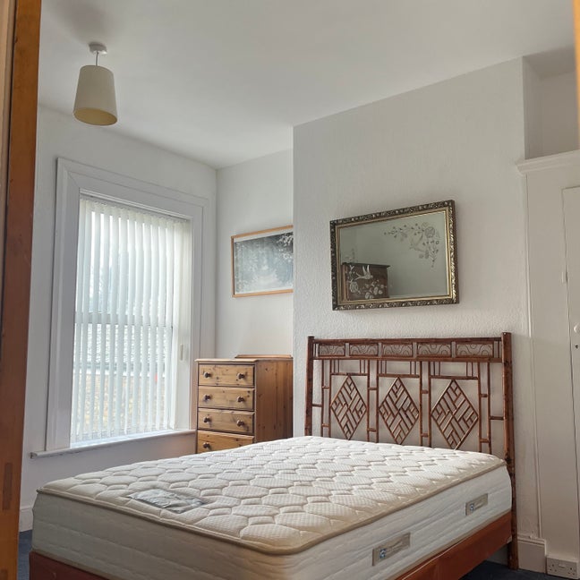 Large 5 bedroom house  Main Photo