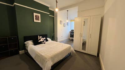 Spacious Room in Central Location  Main Photo