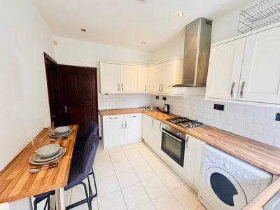 Excellent 2 bed house to rent - Furnished Main Photo