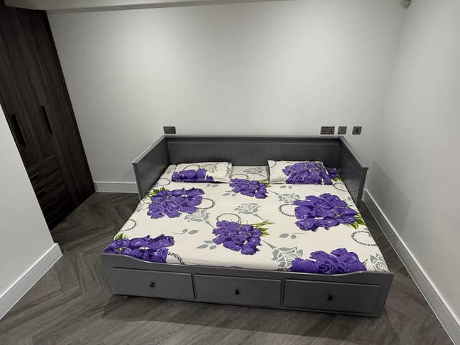 Large Double Ensuite-Room in a Indian Family Home Main Photo