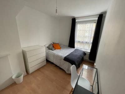 🏠✨ Amazing Double Room in Poplar ✨🏠 Main Photo