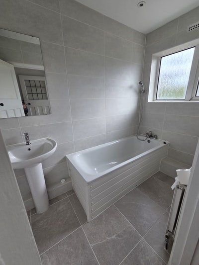 Newly Renovated Home near Gunnersbury Park! Main Photo