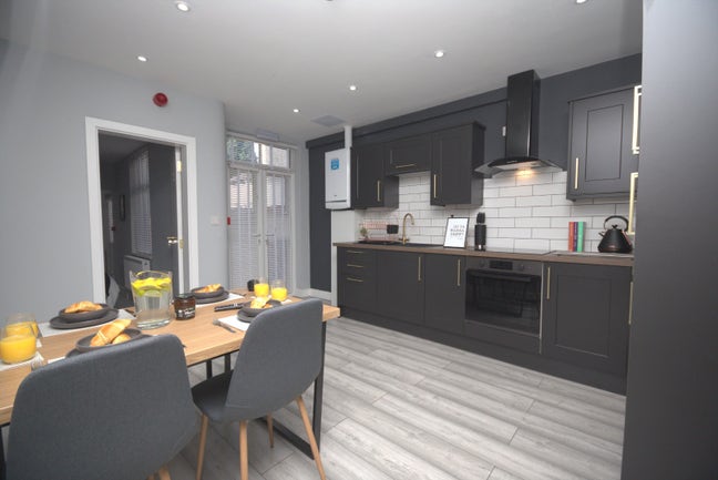 🏡 Modern Ensuite Room in Eccles | Bills Included Main Photo